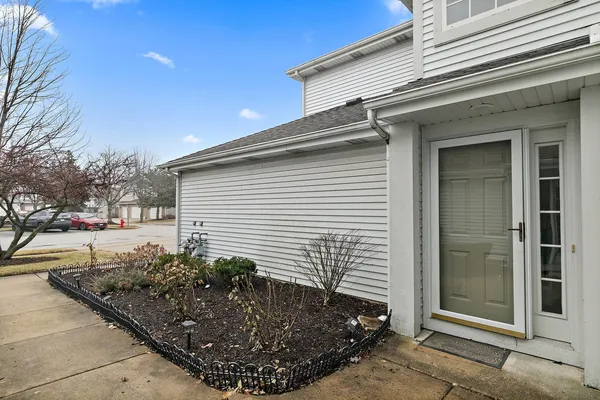 $2,700 | 240 Camel Bend Court, Schaumburg, IL 60107