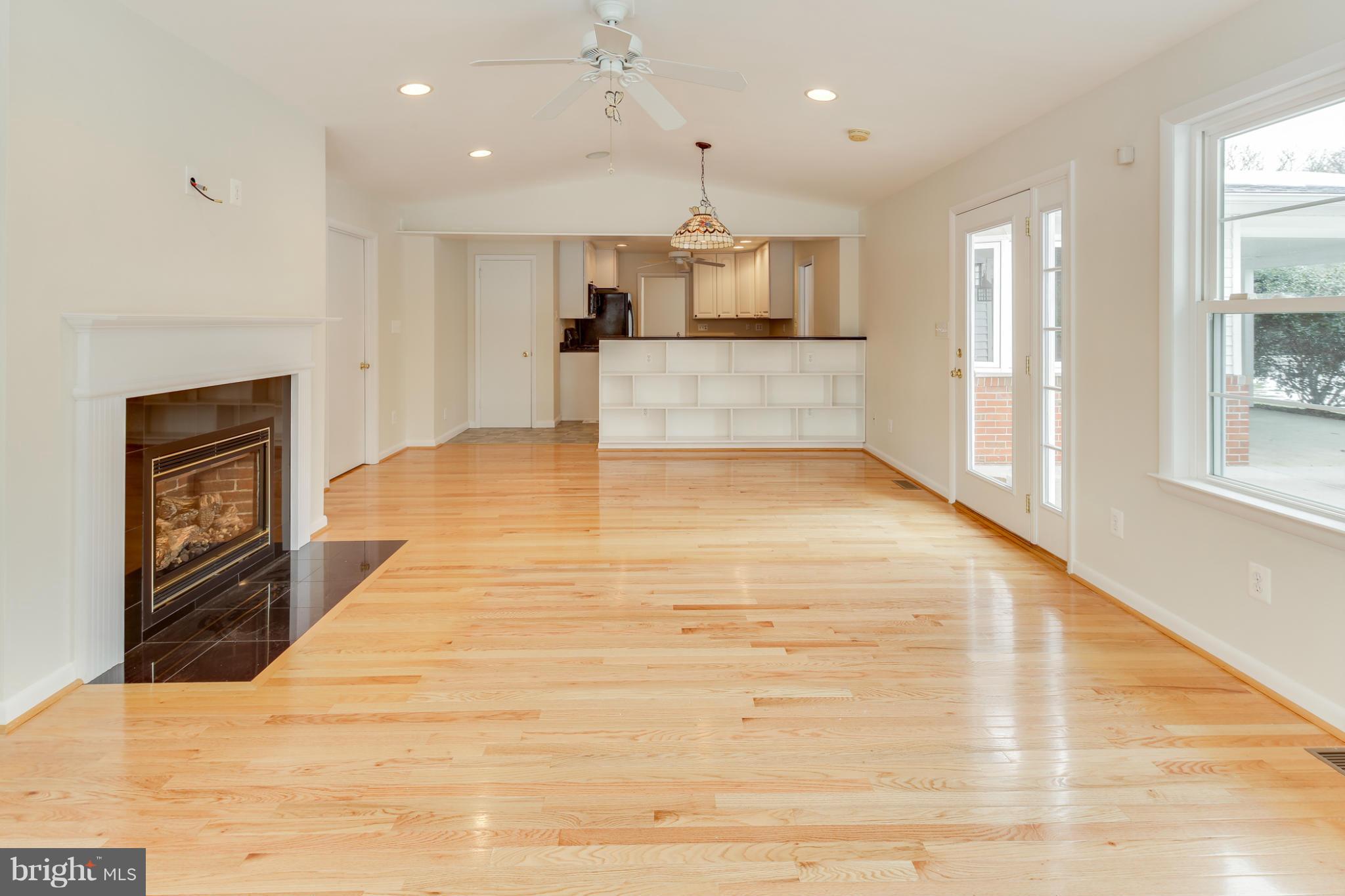 211 East Ridgely Road Lutherville-Timonium, MD 21093 - Photo 11 of 30 Family Room