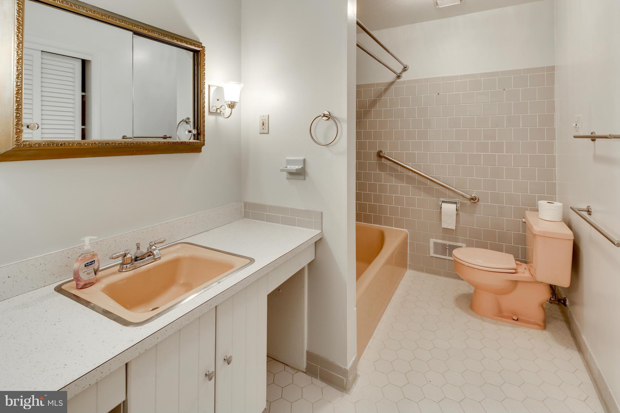 211 East Ridgely Road Lutherville-Timonium, MD 21093 - Photo 13 of 30 Bath