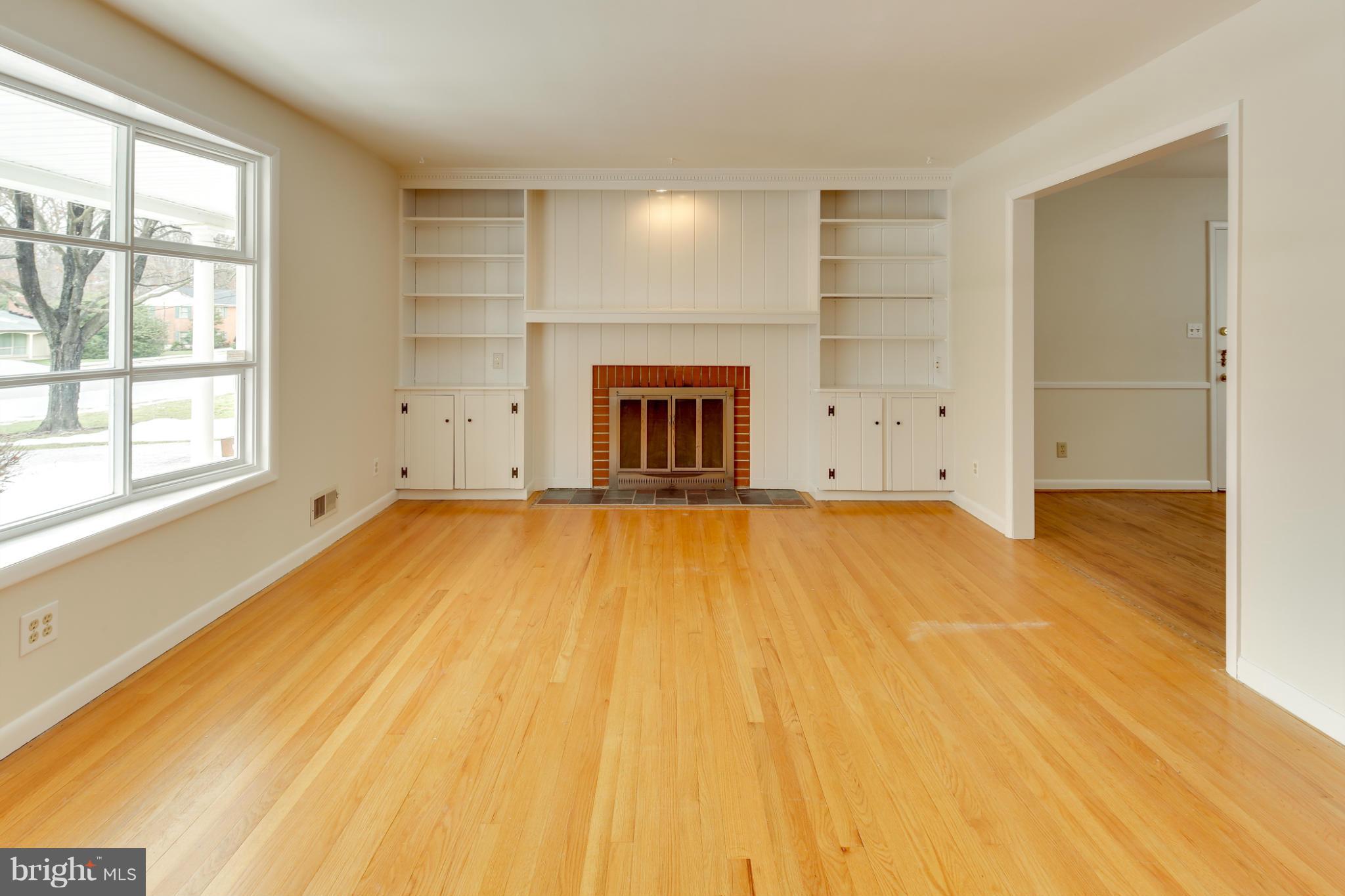 211 East Ridgely Road Lutherville-Timonium, MD 21093 - Photo 4 of 30 Living Room