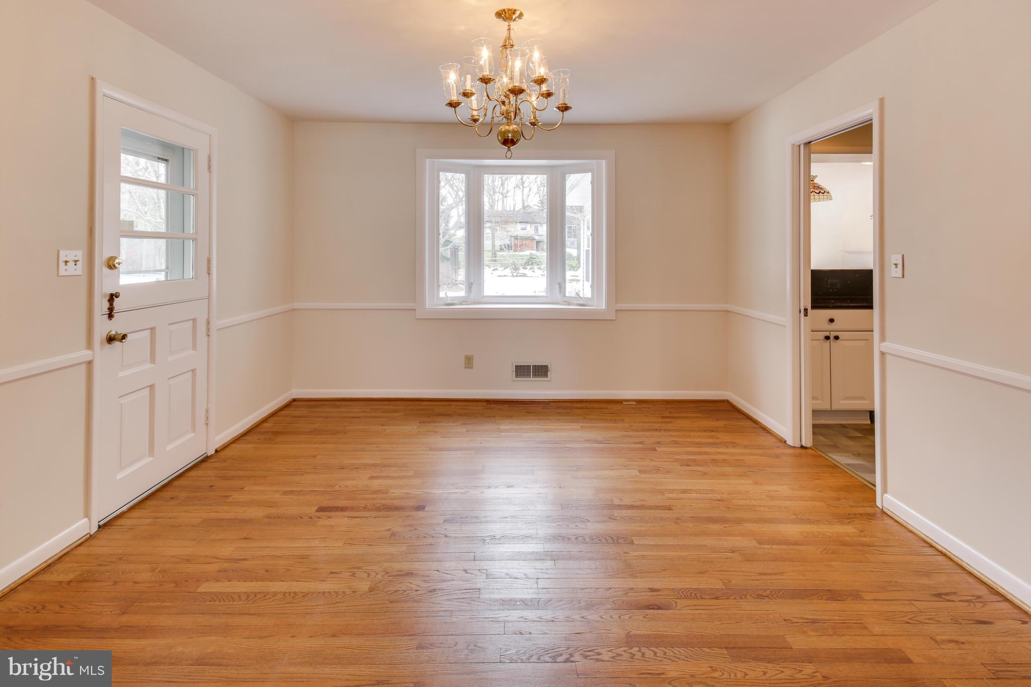 211 East Ridgely Road Lutherville-Timonium, MD 21093 - Photo 6 of 30 Dining Room