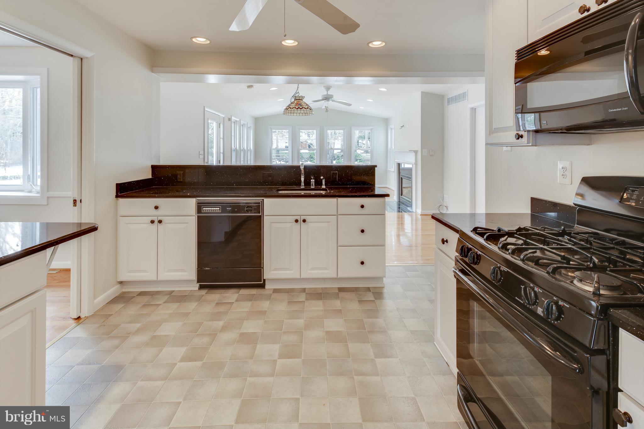 211 East Ridgely Road Lutherville-Timonium, MD 21093 - Photo 8 of 30 Kitchen