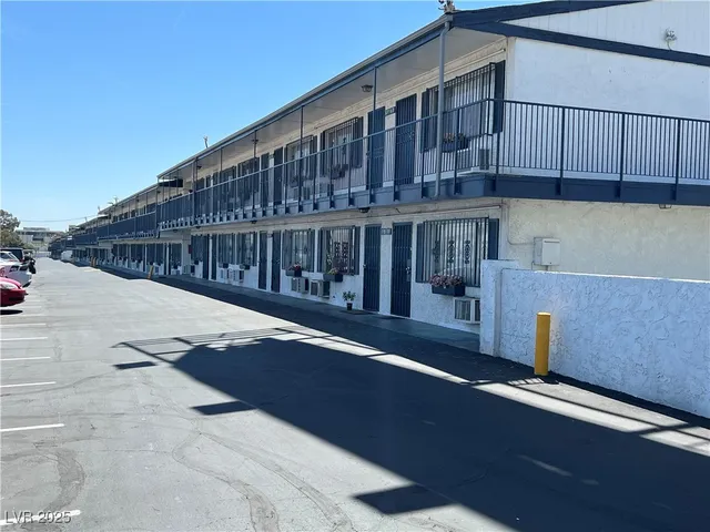 $900 | 4600 South University Center Drive, Unit 137, Las Vegas, NV 89119