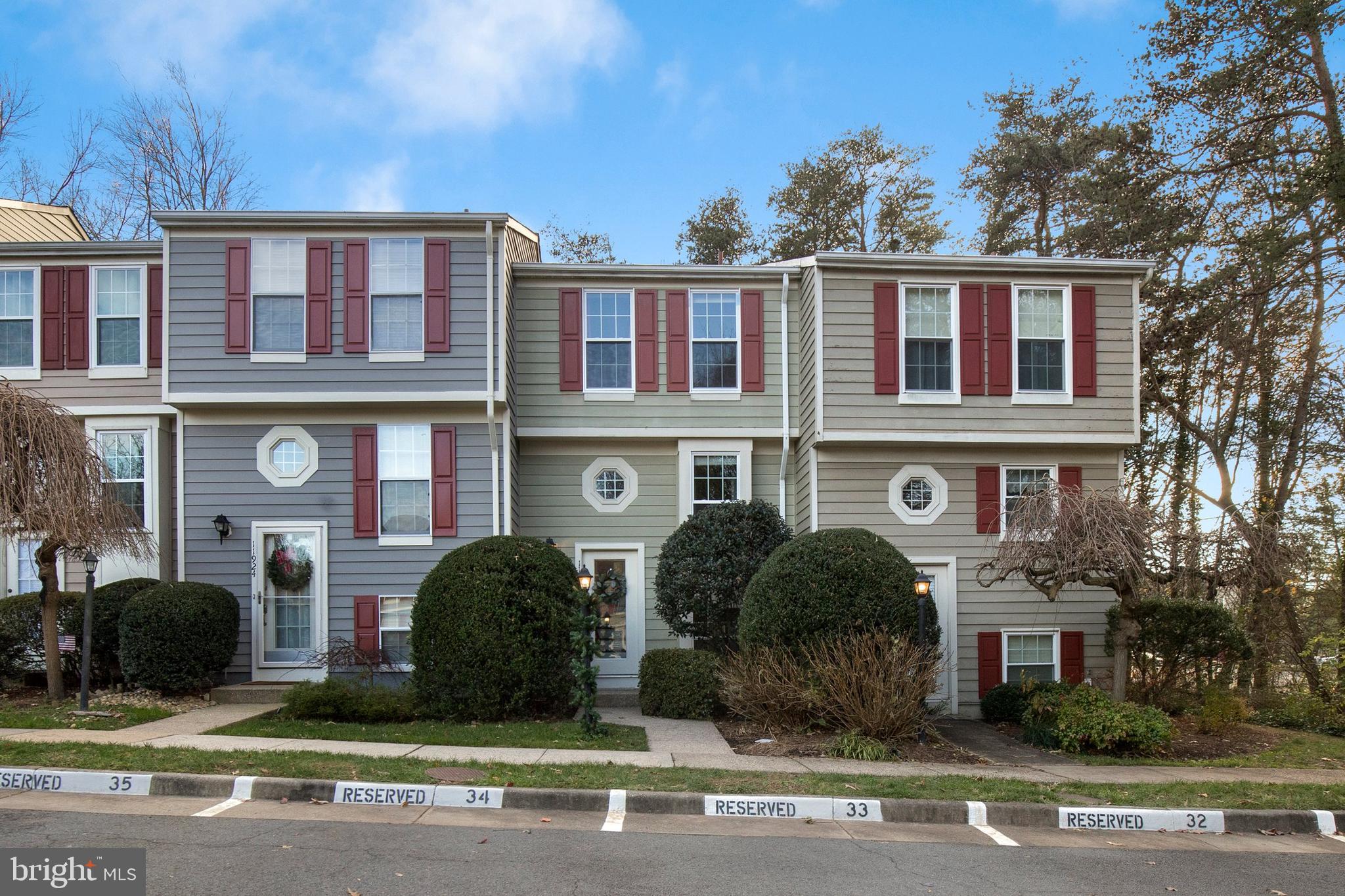 11926 Fieldthorn Court Reston, VA 20194 - Photo 2 of 31