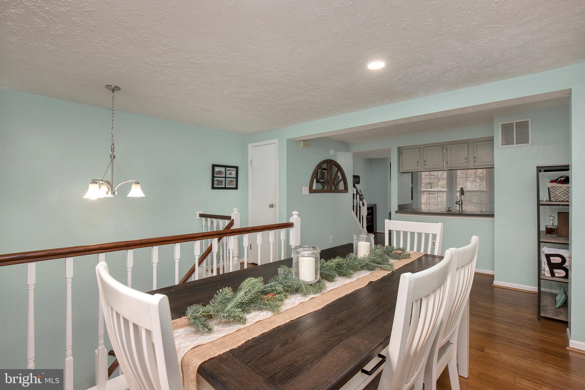 11926 Fieldthorn Court Reston, VA 20194 - Photo 4 of 31