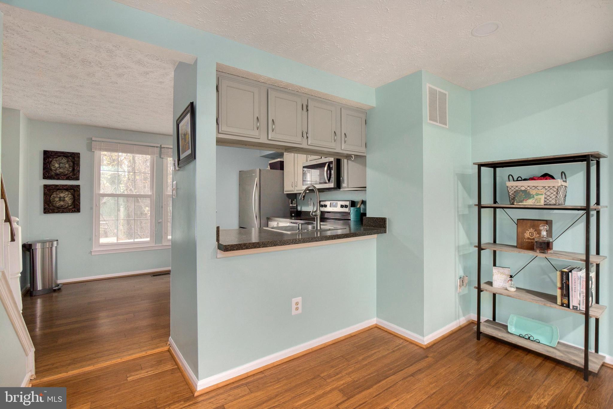 11926 Fieldthorn Court Reston, VA 20194 - Photo 5 of 31