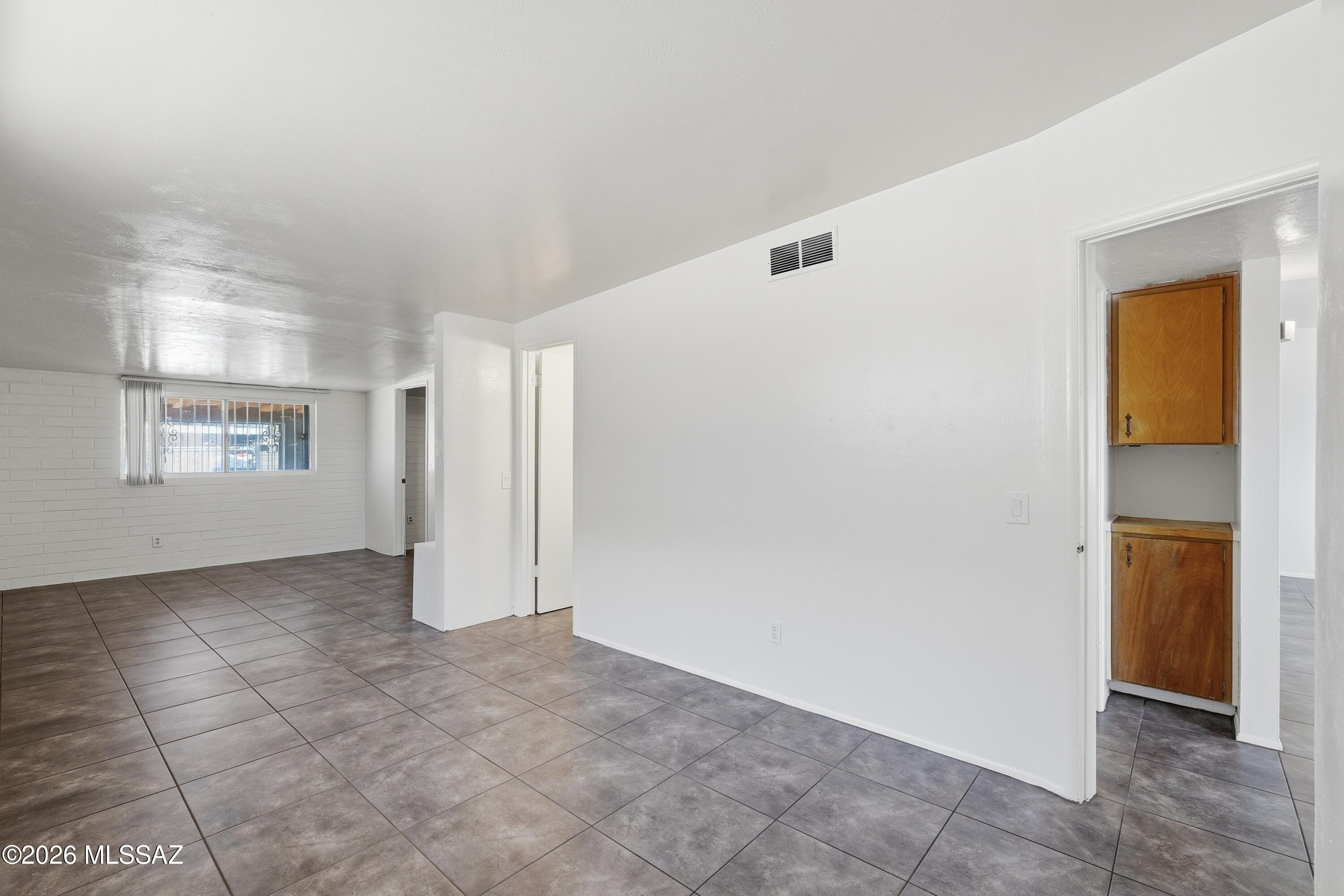 1808 West Caravelle Road Tucson, AZ 85713 - Photo 9 of 38 a view of an empty room