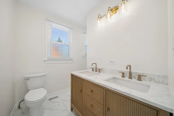 $799,000 | 323 South Hale Street, Wheaton, IL 60187