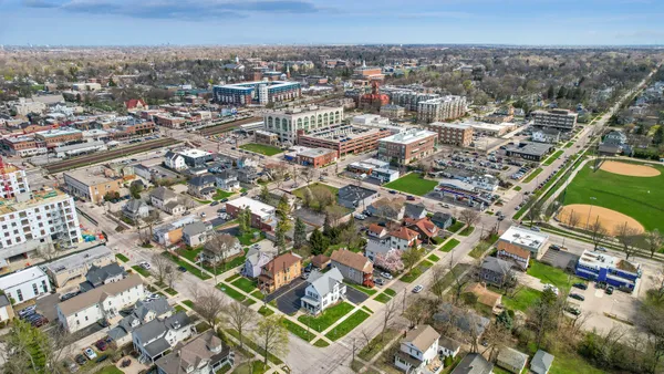 $799,000 | 323 South Hale Street, Wheaton, IL 60187