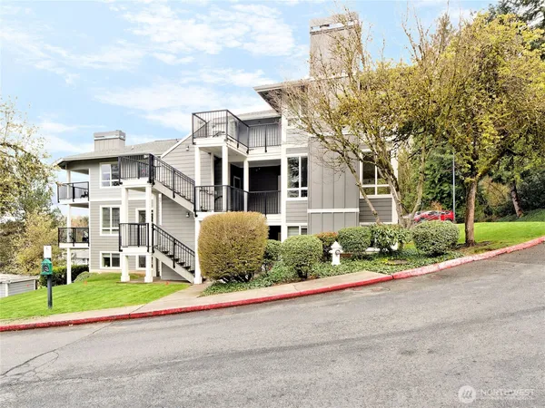 $350,000 | 12012 Northeast 204th Place, Unit C201, Bothell, WA 98011