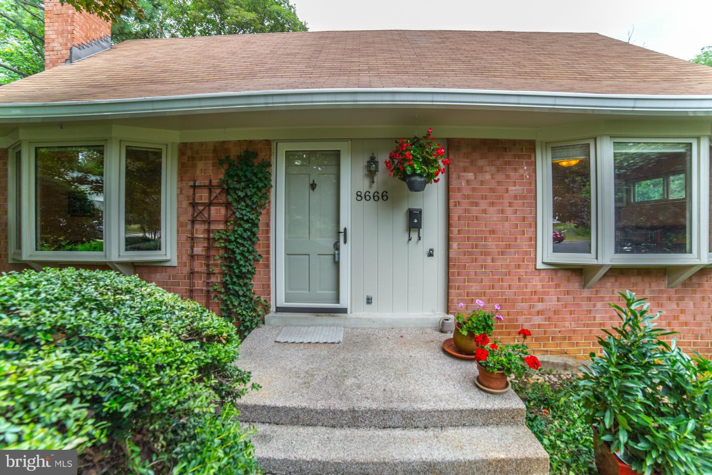8666 Cromwell Drive Springfield, VA 22151 - Photo 2 of 30 Exterior (Front)