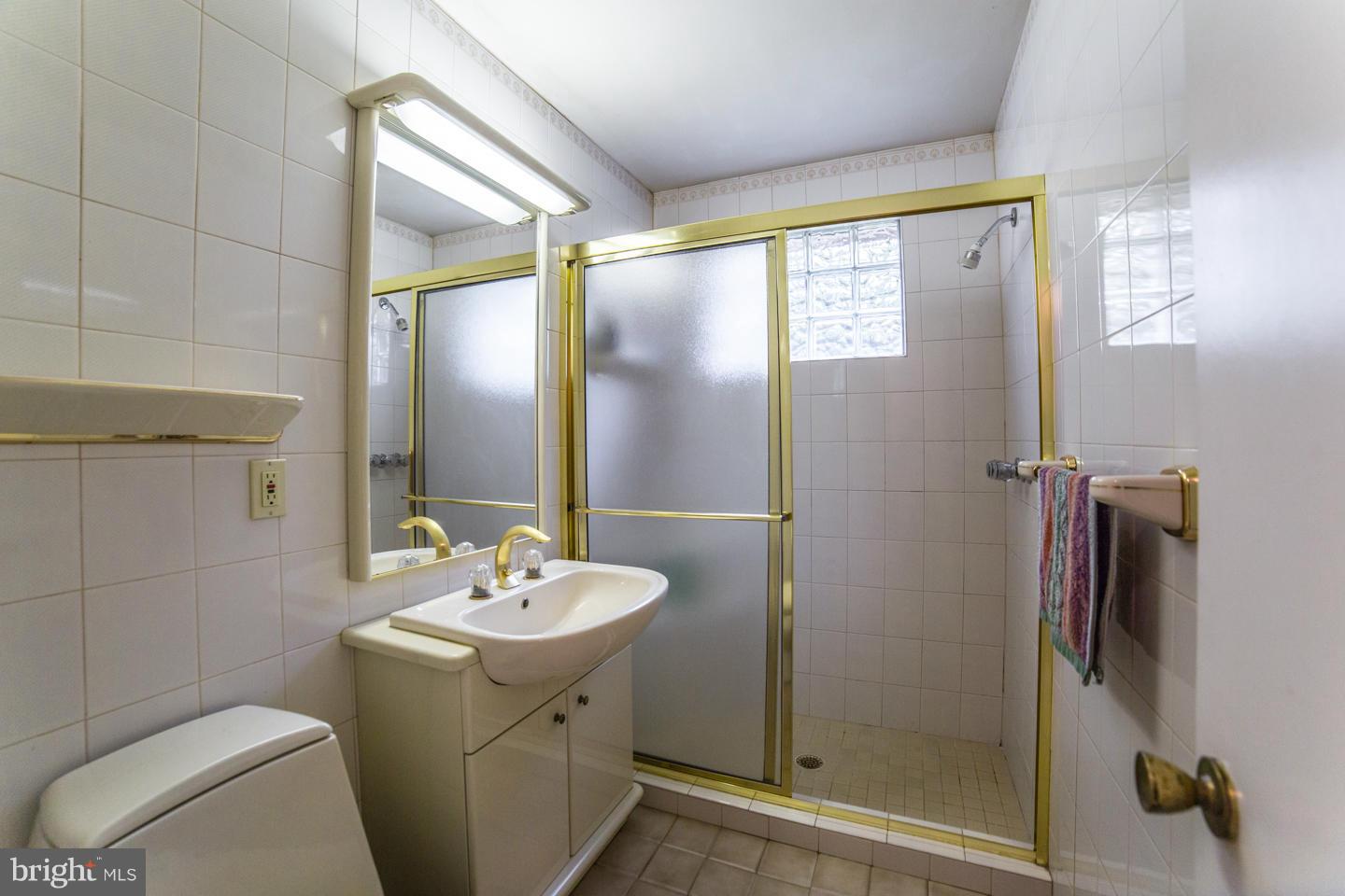 8666 Cromwell Drive Springfield, VA 22151 - Photo 18 of 30 Bath