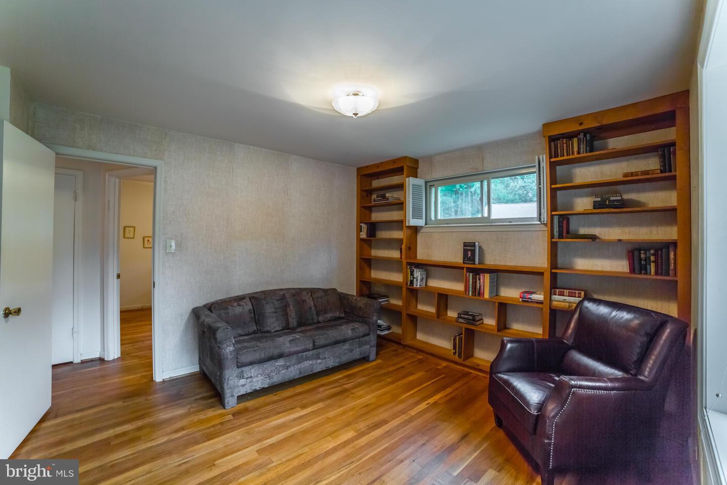 8666 Cromwell Drive Springfield, VA 22151 - Photo 21 of 30 Family Room