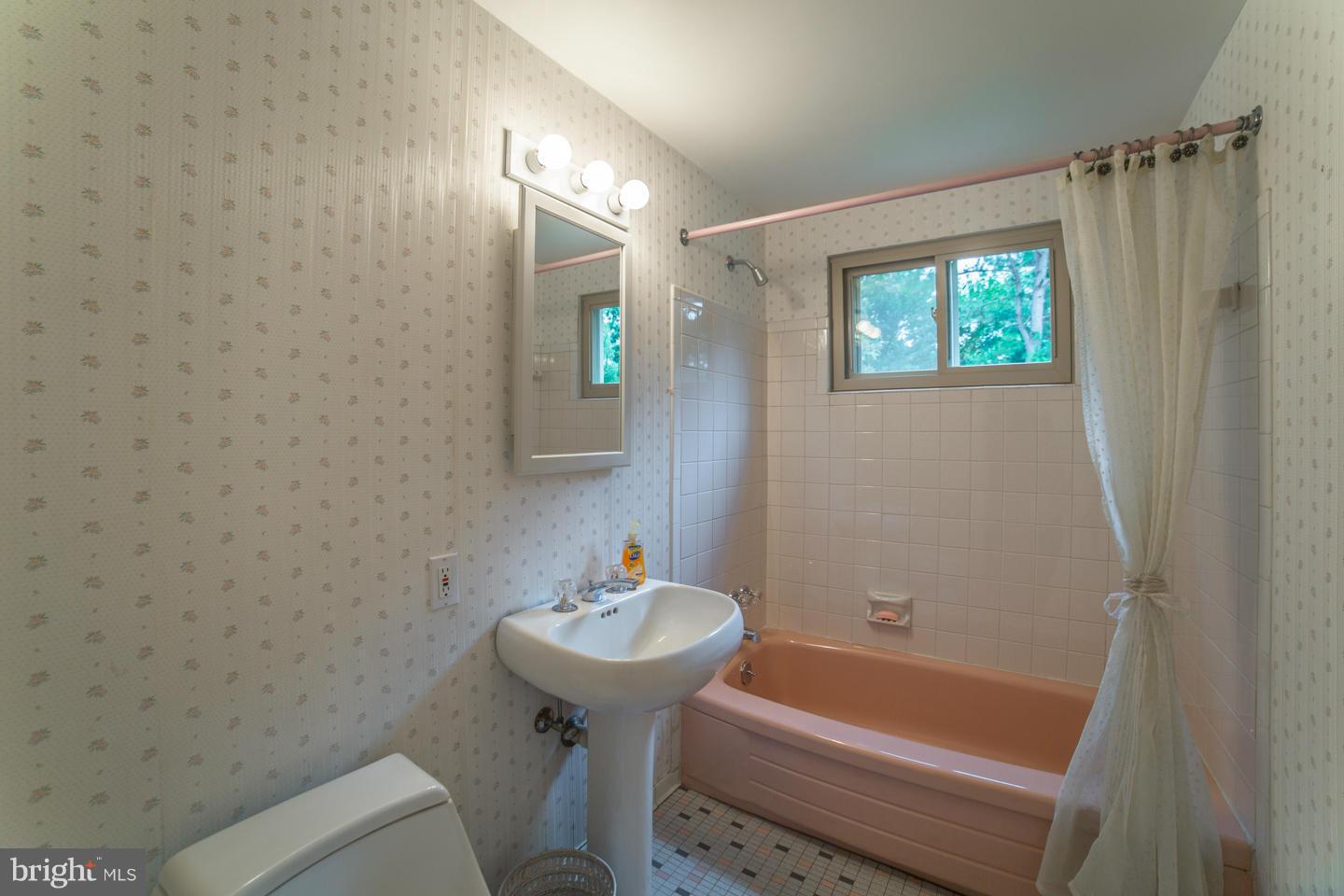8666 Cromwell Drive Springfield, VA 22151 - Photo 24 of 30 Bath