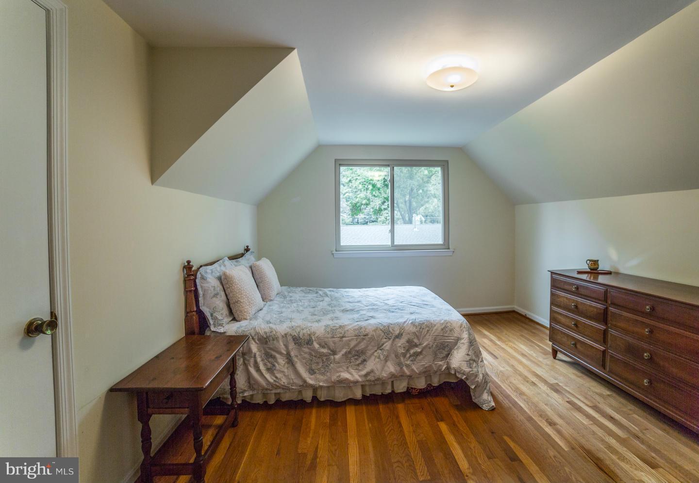 8666 Cromwell Drive Springfield, VA 22151 - Photo 25 of 30 Bedroom