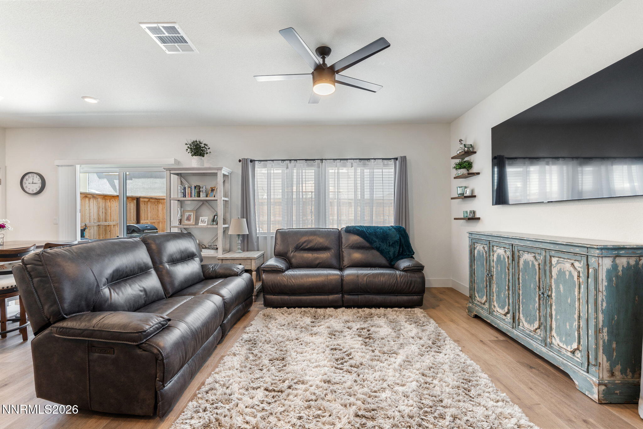 7999 Majorite Way Sparks, NV 89436 - Photo 3 of 26 a living room with furniture and a flat screen tv