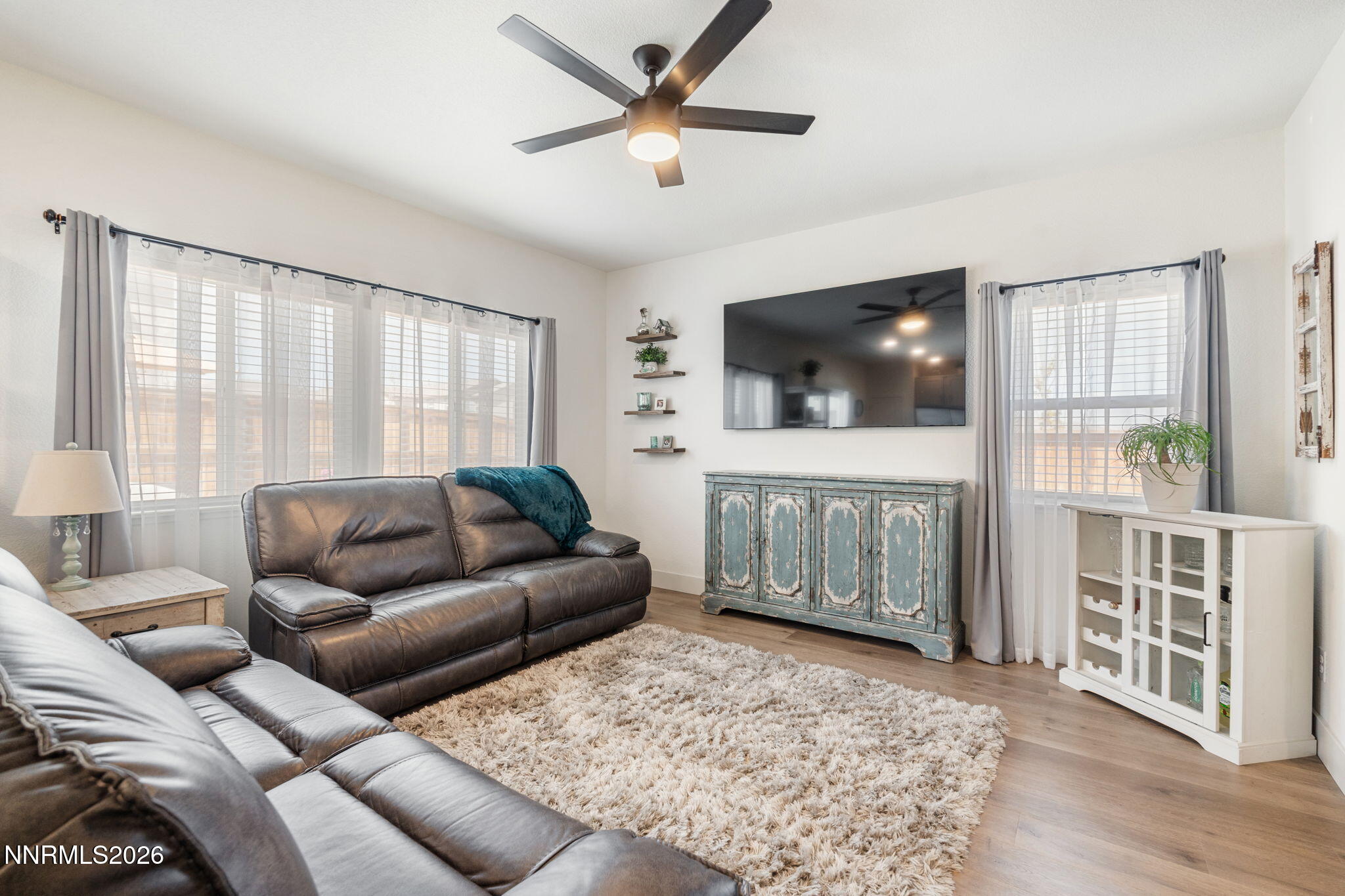 7999 Majorite Way Sparks, NV 89436 - Photo 4 of 26 a living room with furniture and a flat screen tv