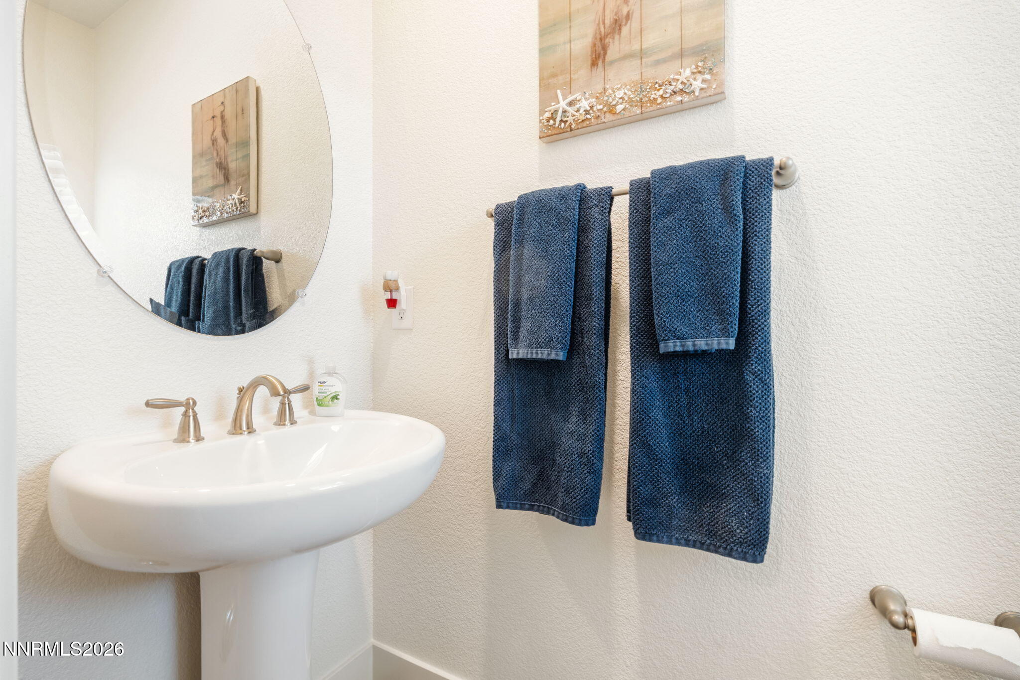 7999 Majorite Way Sparks, NV 89436 - Photo 8 of 26 a bathroom with a sink and a mirror