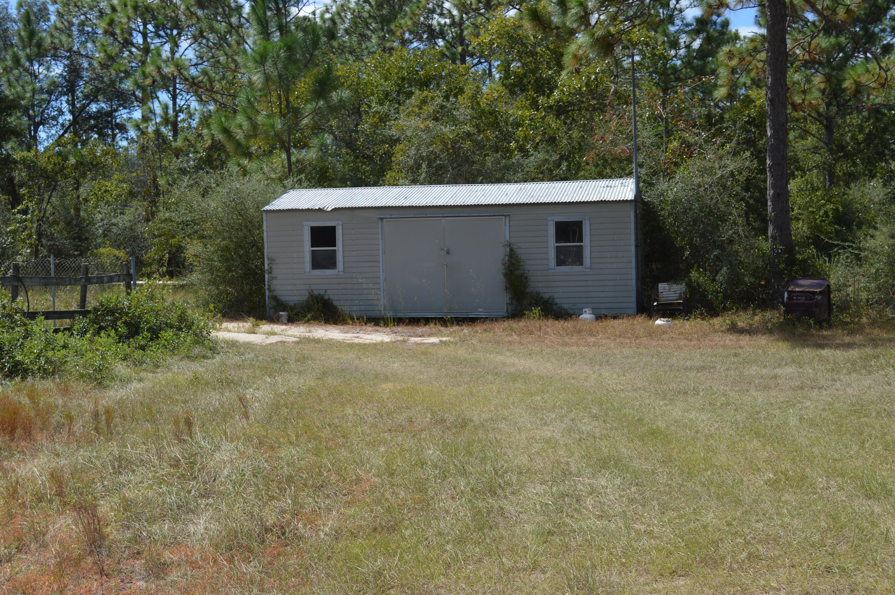 902 Bailie Road Crestview, FL 32539 - Photo 21 of 34 a backyard of a house