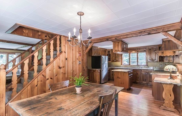 131 Shore Road Sturbridge, MA 01566 - Photo 17 of 29 a very nice looking dining room with a table and chairs