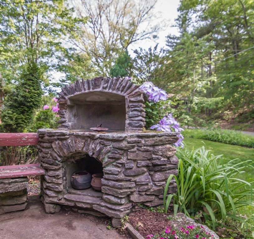 131 Shore Road Sturbridge, MA 01566 - Photo 4 of 29