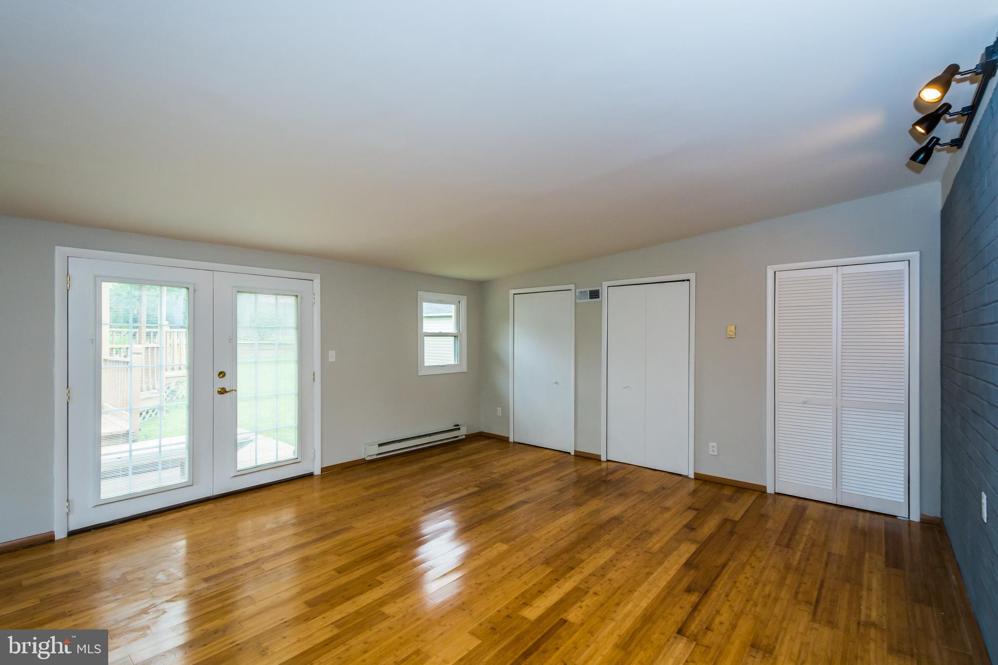 418 Enfield Road Joppa, MD 21085 - Photo 15 of 46 Large family room