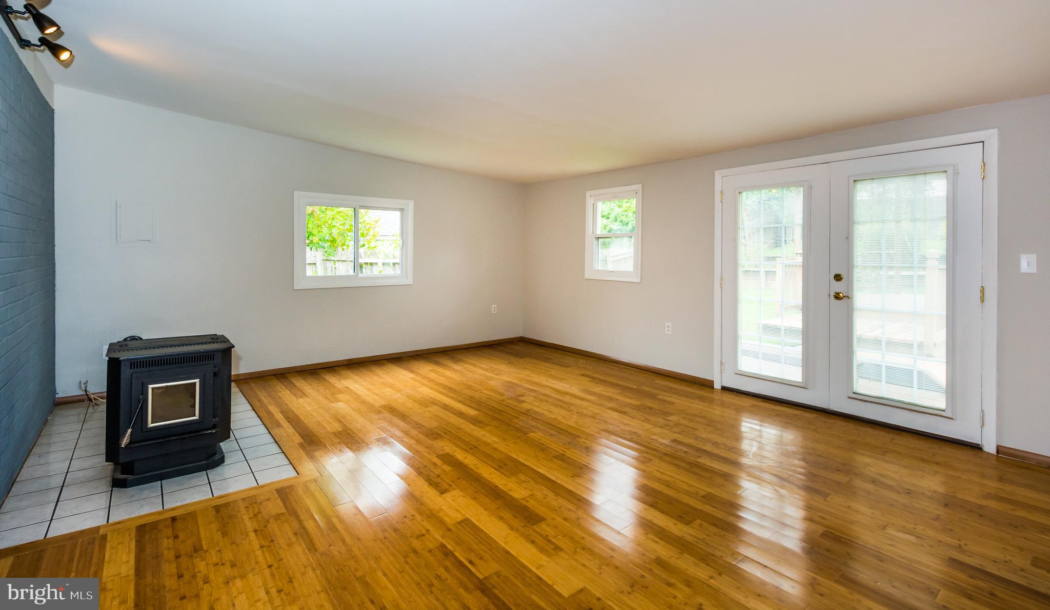 418 Enfield Road Joppa, MD 21085 - Photo 16 of 46 Large family room