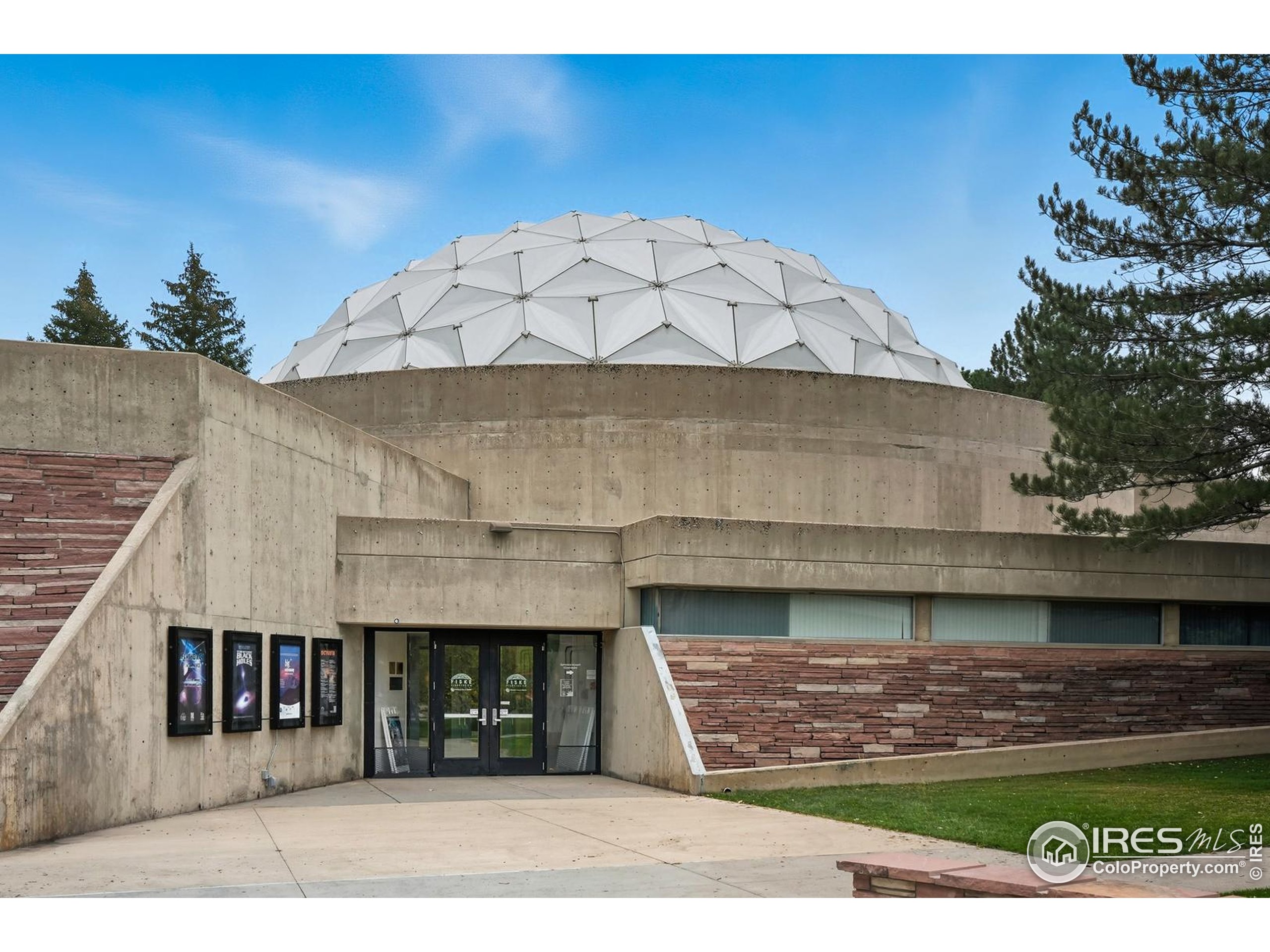 2801 Pennsylvania Avenue, Unit 203 Boulder, CO 80303 - Photo 47 of 50 a front view of a building with garden