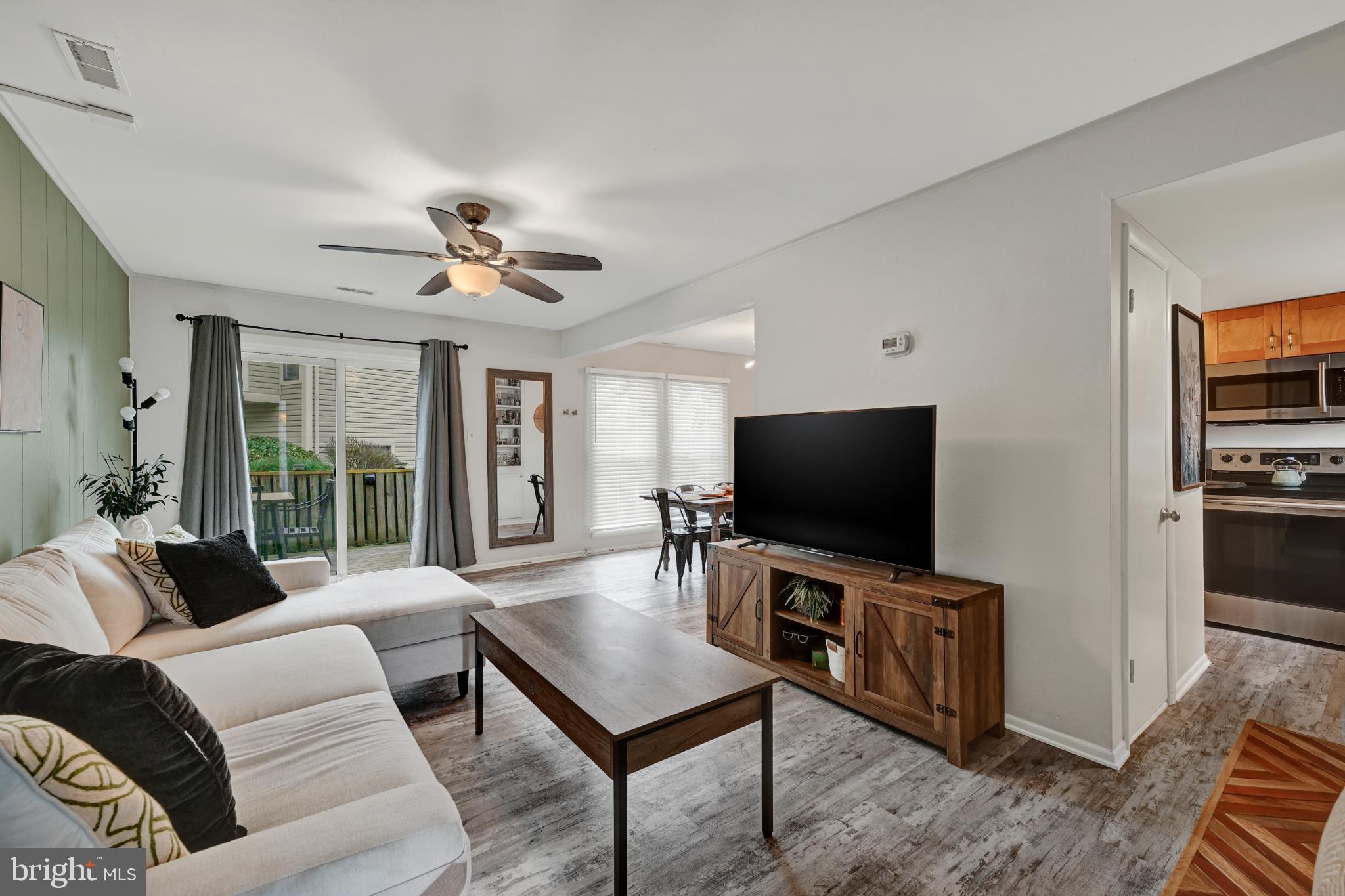 5 Mariners Way, Unit 2 Stevensville, MD 21666 - Photo 4 of 23 Bright and inviting open living space.