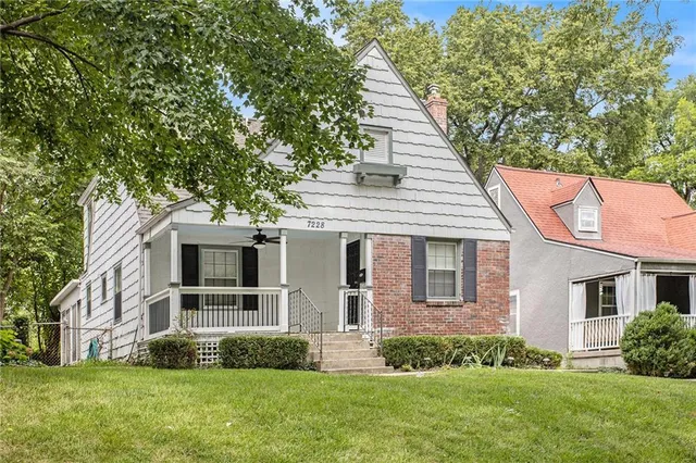 $299,950 | 7228 Walnut Street, Kansas City, MO 64114