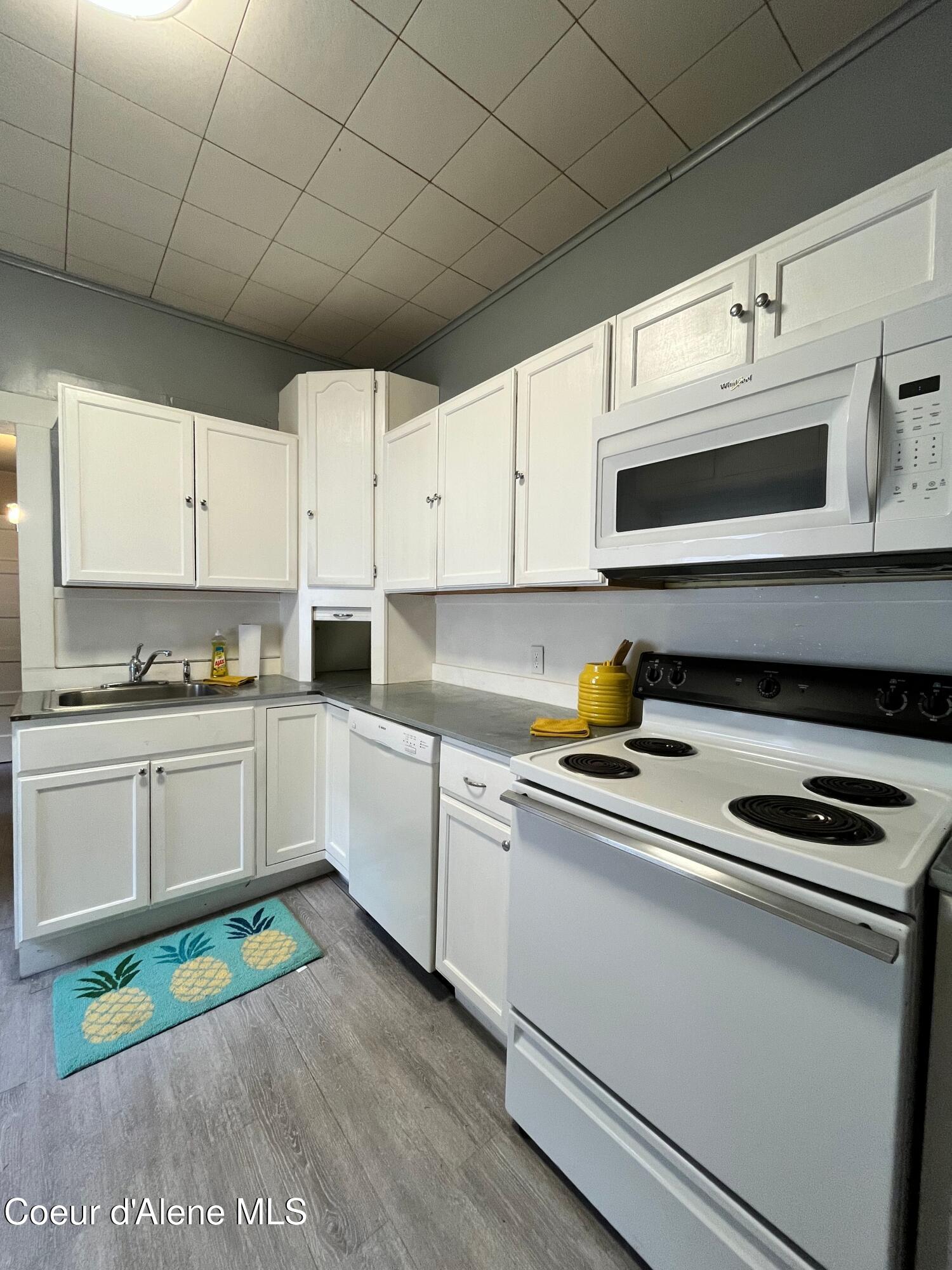132 King Street Wallace, ID 83873 - Photo 6 of 17 Kitchen Pic 1