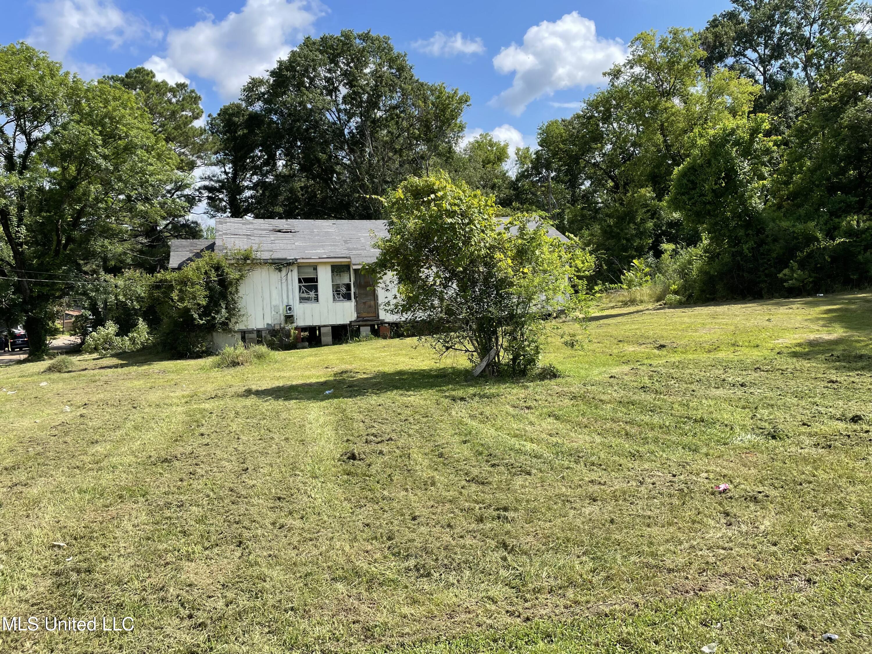 1016-18 Eminence Row Jackson, MS 39213 - Photo 3 of 11 IMG_2245