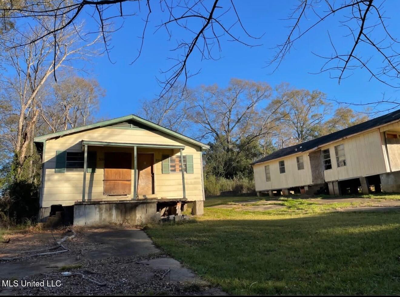1016-18 Eminence Row Jackson, MS 39213 - Photo 4 of 11 IMG_4541