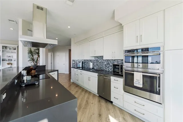 $2,499,000 | 230 Lille Lane, Unit 113, Newport Beach, CA 92663