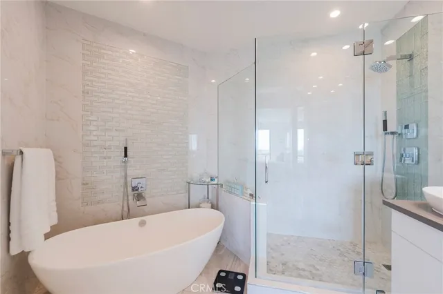 $2,499,000 | 230 Lille Lane, Unit 113, Newport Beach, CA 92663