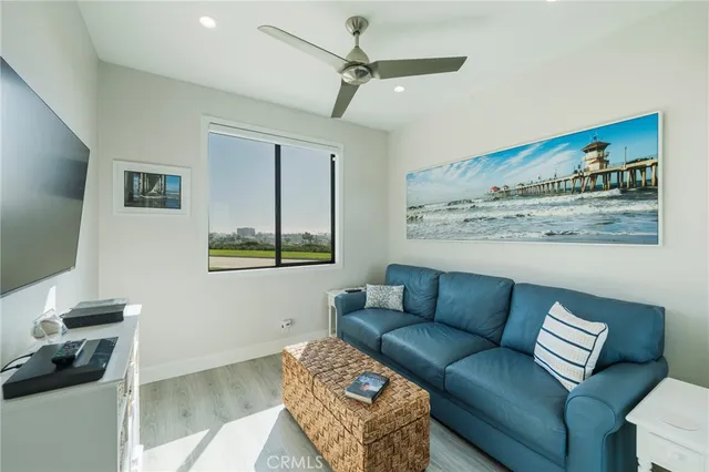 $2,499,000 | 230 Lille Lane, Unit 113, Newport Beach, CA 92663