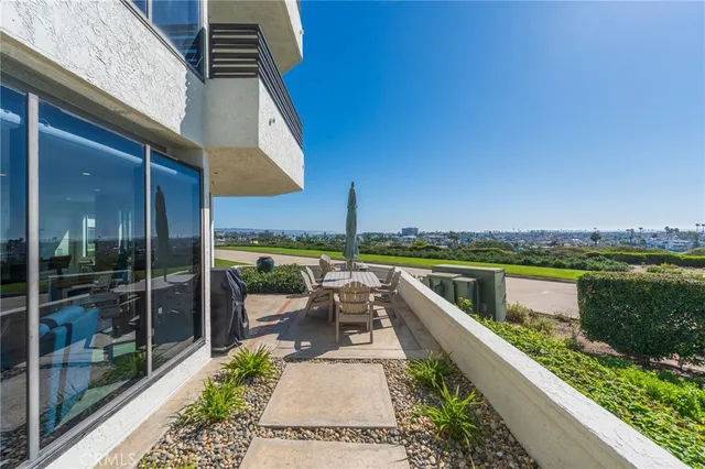 $2,499,000 | 230 Lille Lane, Unit 113, Newport Beach, CA 92663