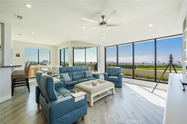$2,499,000 | 230 Lille Lane, Unit 113, Newport Beach, CA 92663