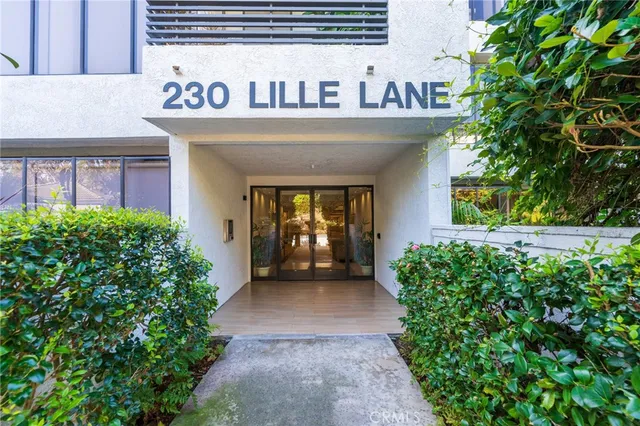 $2,499,000 | 230 Lille Lane, Unit 113, Newport Beach, CA 92663