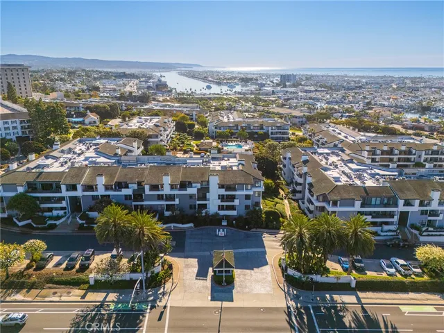 $2,499,000 | 230 Lille Lane, Unit 113, Newport Beach, CA 92663