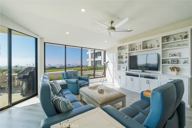 $2,499,000 | 230 Lille Lane, Unit 113, Newport Beach, CA 92663