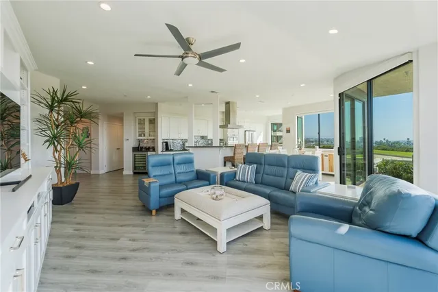 $2,499,000 | 230 Lille Lane, Unit 113, Newport Beach, CA 92663