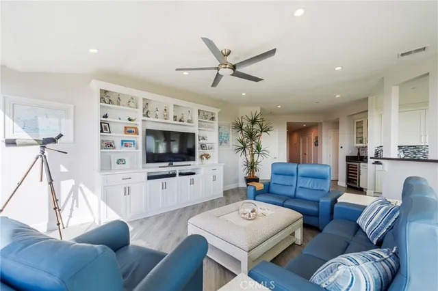 $2,499,000 | 230 Lille Lane, Unit 113, Newport Beach, CA 92663