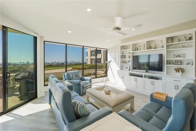 $2,499,000 | 230 Lille Lane, Unit 113, Newport Beach, CA 92663