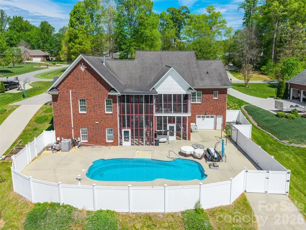$839,000 | 122 Upper Oak Drive, Statesville, NC 28625