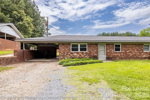 $975 | 219 Roslyn Road, Troy, NC 27371