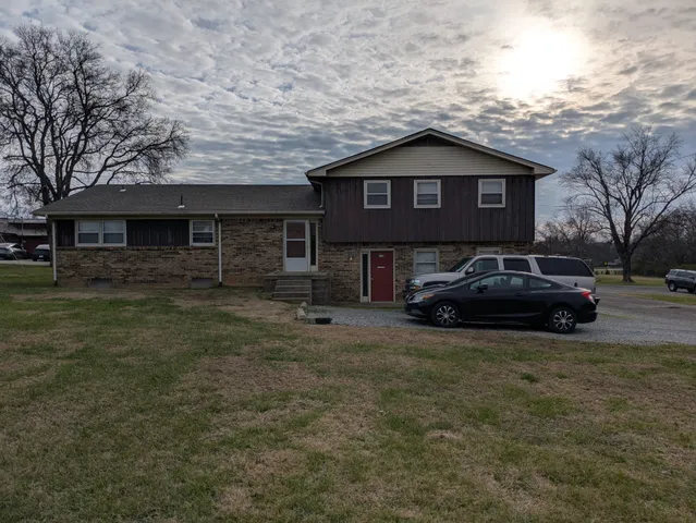 a view of a house with a yard
