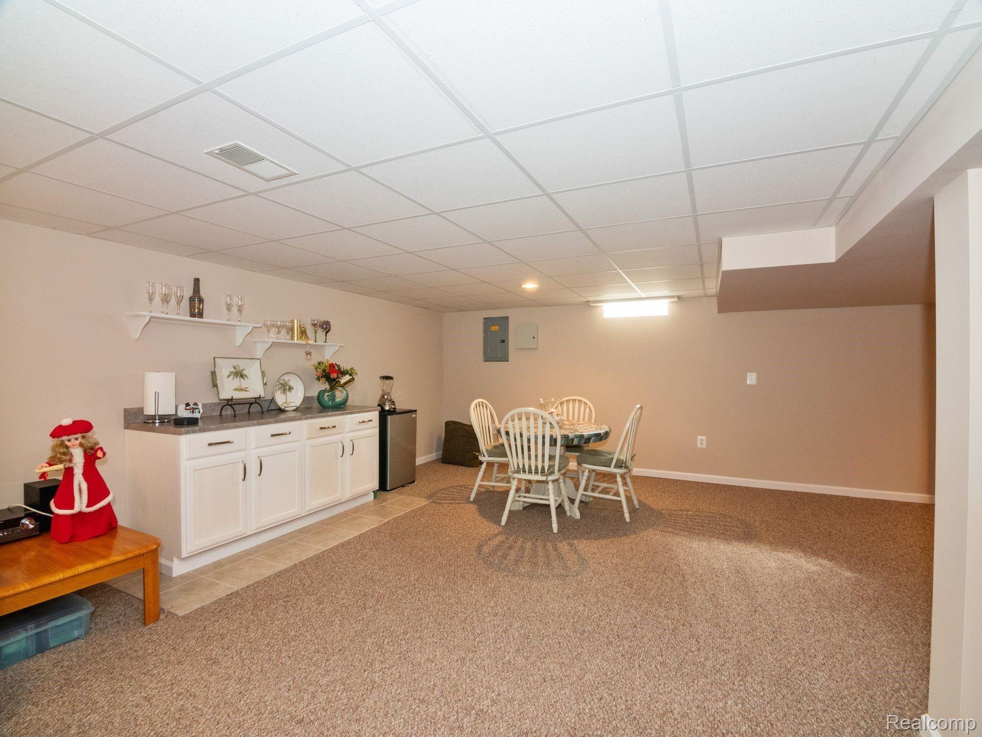 16612 Country Ridge Lane, Unit 62 Macomb, MI 48044 - Photo 17 of 25 5DC6F650-3CA0-40A6-BF66-CF3E8F4FAEFD.jpeg
