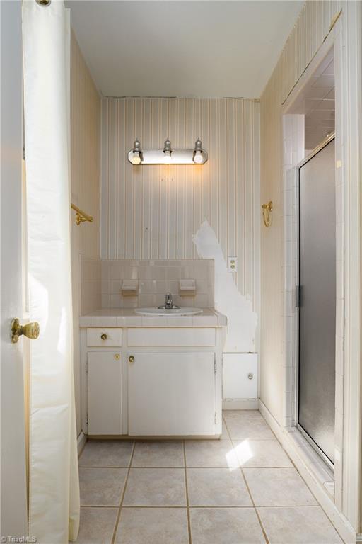 3030 Prytania Road Winston-Salem, NC 27106 - Photo 24 of 33 Hall Full Bath