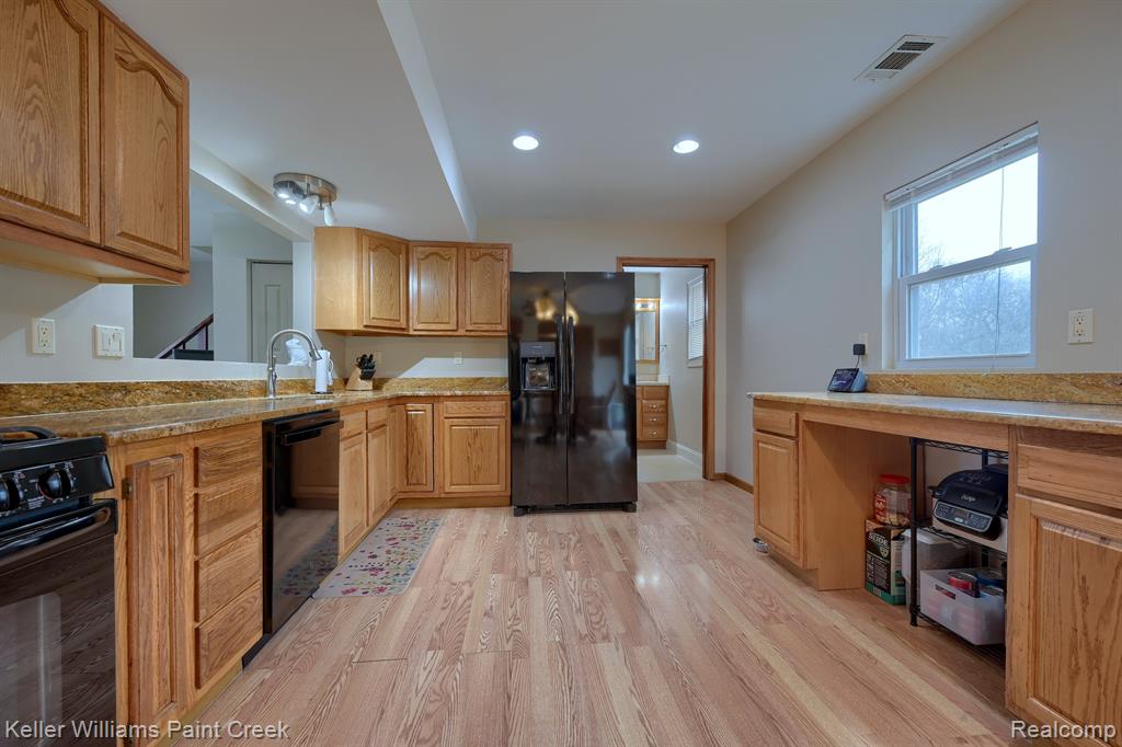 855 Laird Street Lake Orion, MI 48362 - Photo 7 of 25